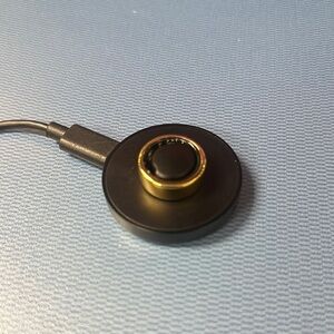 Gold Oura ring size 6 gen 3, with charger